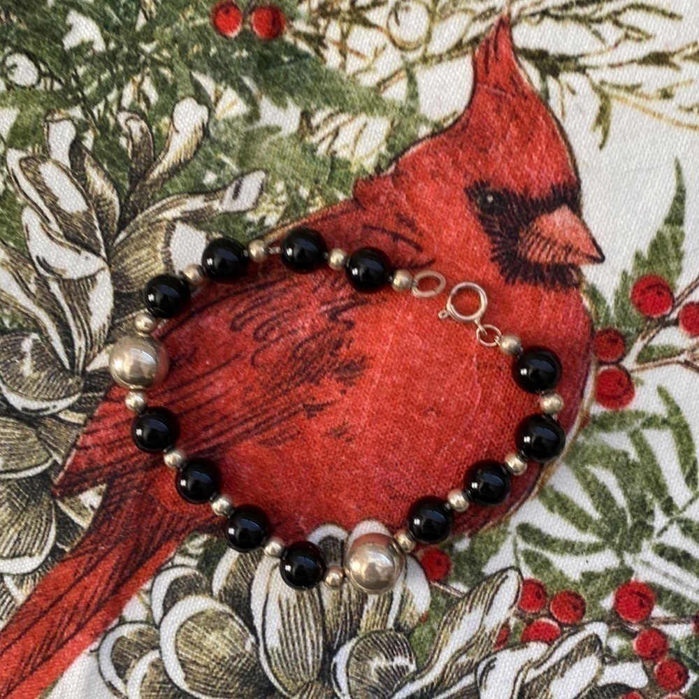 𝅺handmade onyx bracelet